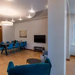 Dandelion Apartments XIXc Cottage